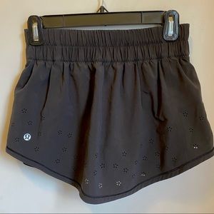 Lululemon Breeze By Skirt (skort) w/ laser cut flower detail, Size 4